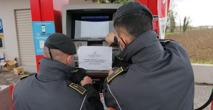 Maxi frode su carburanti: evase accise per 9 milioni. Imprenditore arrestato, 112 denunciati (20.12.22)