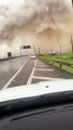 Fumaça de incêndio causa espanto na BR-101 em Piçarras