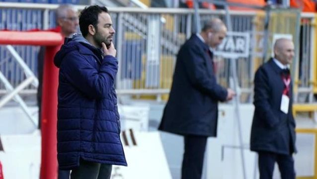 Selçuk İnan ilk maçında yıkımı yaşadı! Son dakikalarda yaptığı hamle Fatih Terim'i hatırlattı