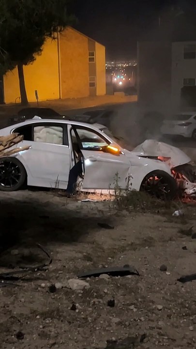 Good Samaritan Saves Driver From Burning Car After Crash - video ...
