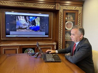 Rize Valisi Kemal Çeber, AA'nın "Yılın Fotoğrafları" oylamasına katıldı