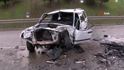 Sancaktepe'de iki araç kafa kafaya çarpıştı: 1 yaralı