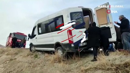 Şarampole yuvarlanmaması için iple minibüsü böyle tuttular