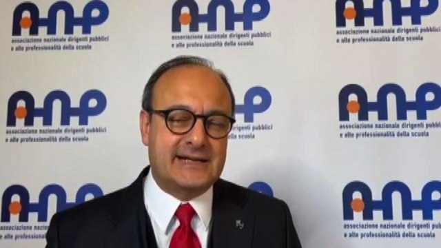 Presidi: d'accordo con Valditara su divieto cellulari a scuola