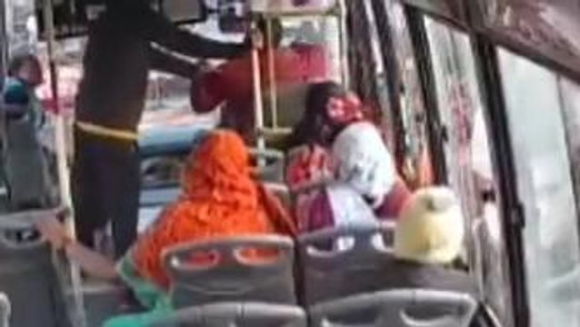 जबलपुर:जब चलती बस मे भीड़ गए..ड्राइवर कंडक्टर,वीडियो हुआ वायरल