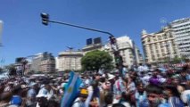 BUENOS AİRES - Arjantin'de milli takımlarını bekleyen halk başkent sokaklarını doldurdu
