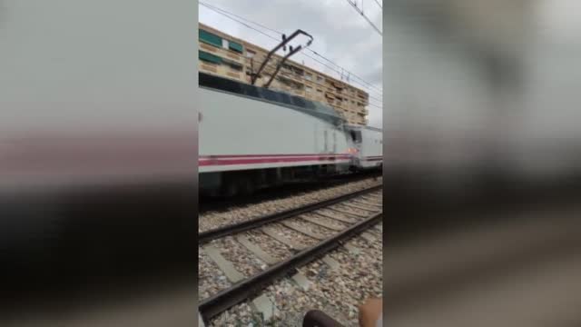 140 trenes al día, con sus sirenas a tope, así es imposible vivir