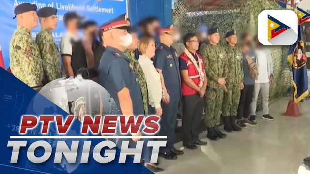 17 former rebels receive livelihood assistance from gov't