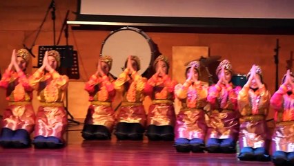 saman dance from aceh