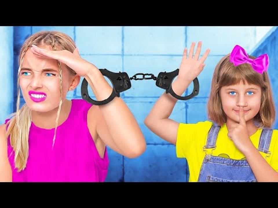 COINCÉE avec MA SŒUR - PETITE VS GRANDE | Je suis la baby-sitter de ma sœur par La La L'R