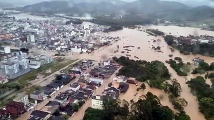 Vídeo mostra alagamento em Balneário Camboriú