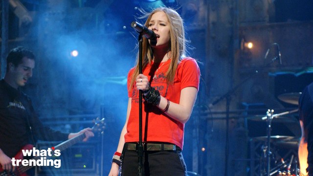 People Online Still Think Avril Lavigne Is Actually A Clone