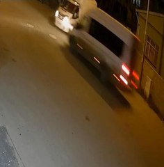 KAMYONET İLE MİNİBÜS ÇARPIŞTI 11 YARALI, O ANLAR KAMERADA