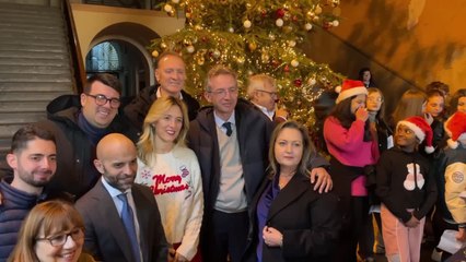 Natale, Comune di Napoli dona regali a bimbi disagiati. Presente anche il rapper Clementino