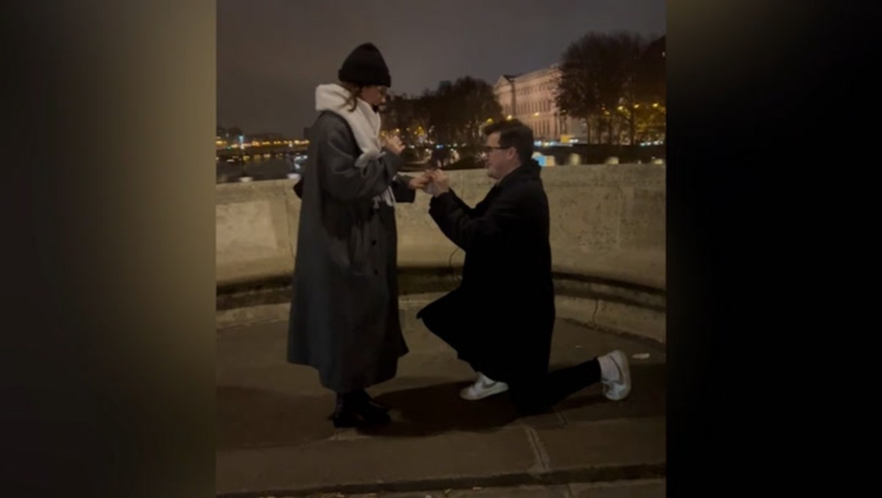 Moment girlfriend stunned by surprise proposal in Paris during ‘girls trip’