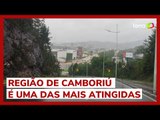 Chuvas em Santa Catarina causam mortes, deslizamentos e o bloqueio de rodovias