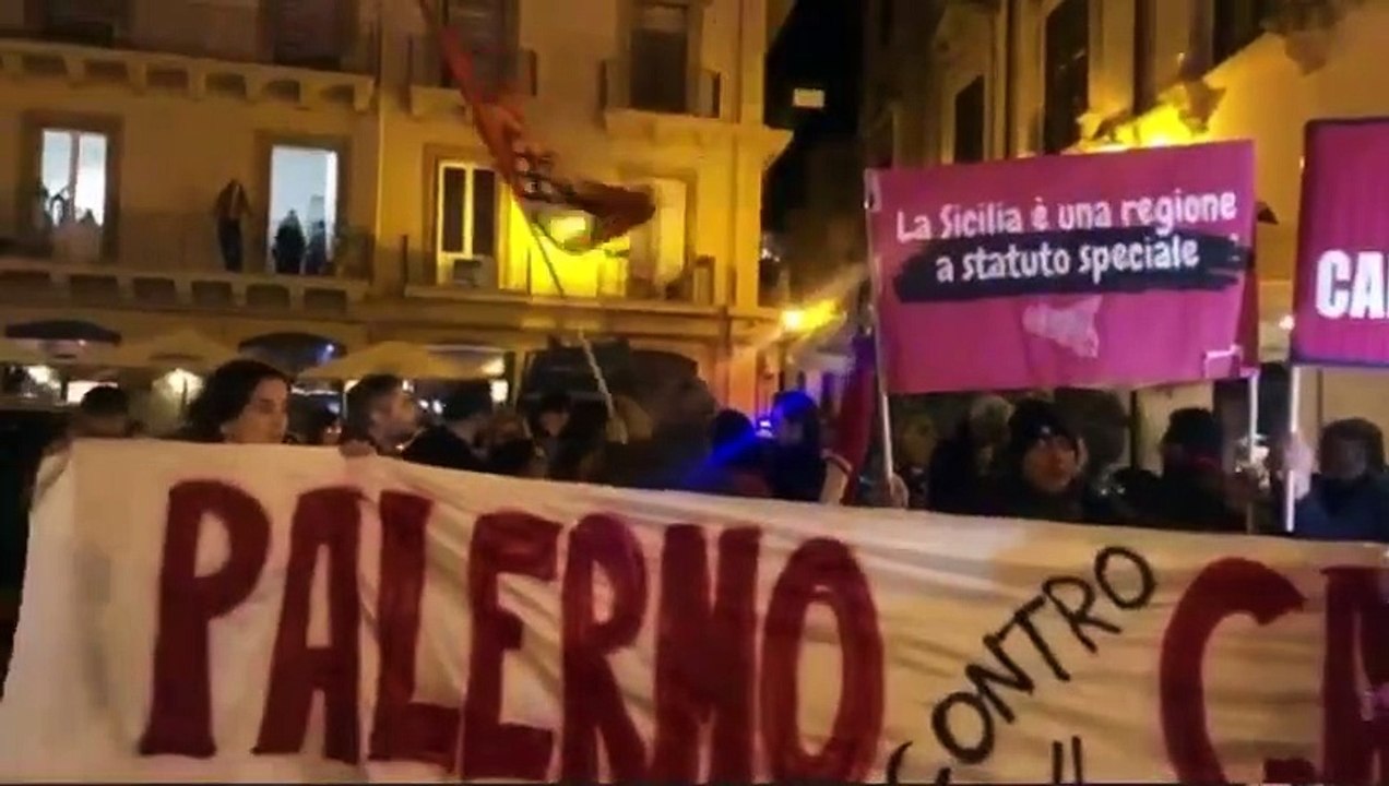 Palermo, una fiaccolata per dire no al carovita