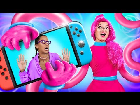 BONNE ou MAUVAISE MAMAN - J'ai été victime de Maman aux longues jambes ! Jeu Poppy dans la vraie vie