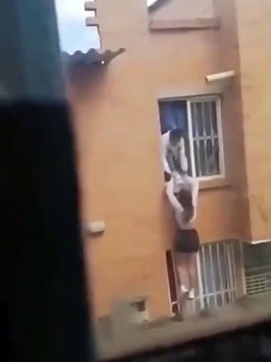 Quand tu fais rentrer ta maitresse par la fenêtre... c'est beau l'amour