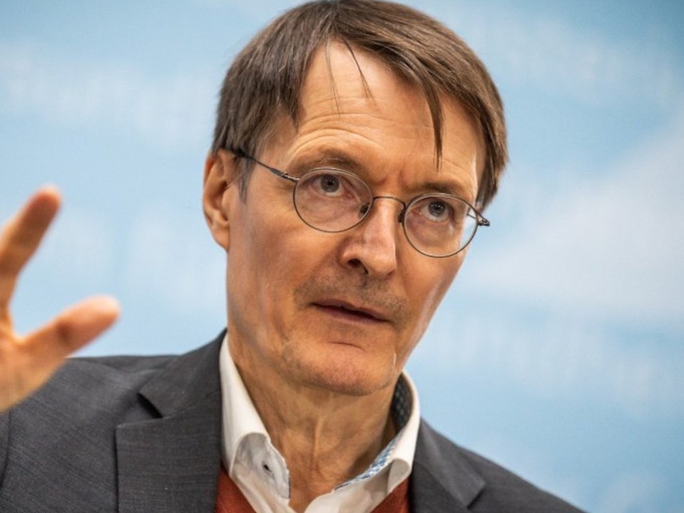 Gesundheitsminister Karl Lauterbach verrät sein Anti-Kater-Mittel