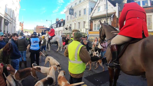 Boxing Day hunt back in Lewes High Street for 2022