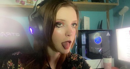 Adolescente com as pernas mais longas do mundo cria conta no OnlyFans