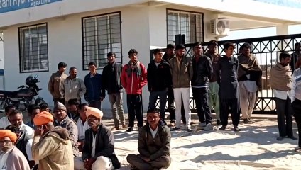 Video: प्लांट के बाहर दिया धरना, जमकर की नारेबाजी