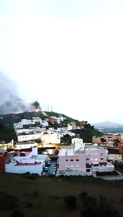 Arden las antenas de la montaña de Acojeja, en Granadilla