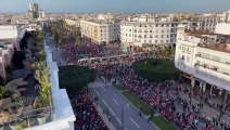 Maroc - Les fumigènes sortis à l'arrivée du bus dans le centre-ville