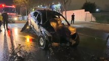 Kadıköy’de kaza yapan otomobil alev alev yandı