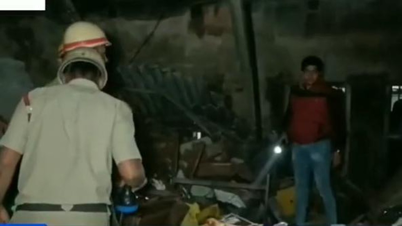 উঃ২৪পরগনাঃ হঠাৎ বিকট শব্দ ,বিস্ফোরণ মনে করে বের হতেই দেখা গেল এই ঘটনা