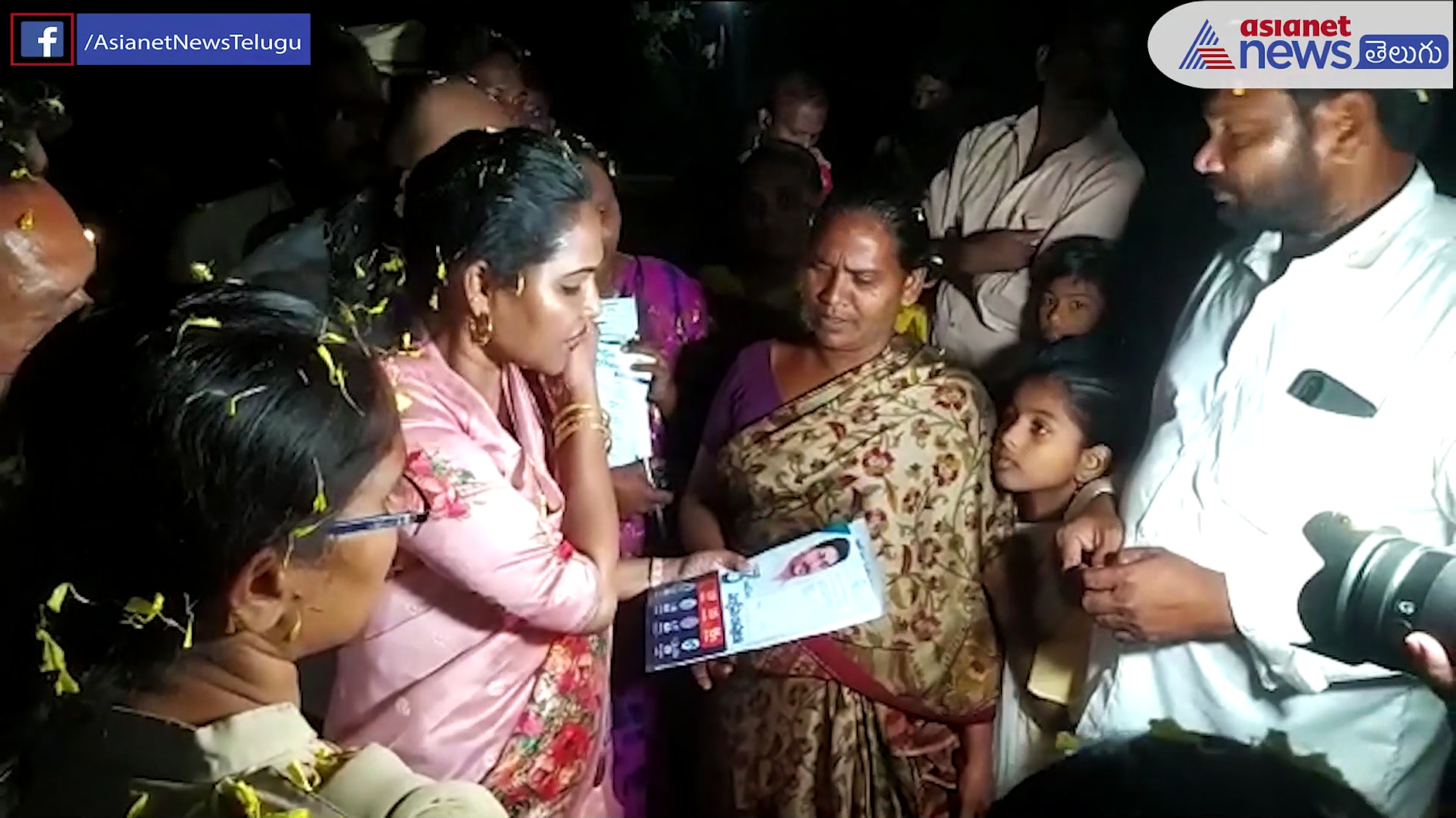 వైసిపి ఎమ్మెల్యే శ్రీదేవికి చేదు అనుభవం... గడపగడపకు కార్యక్రమంలో నిలదీత