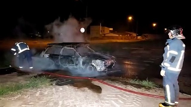 Belina fica destruída após pegar fogo na Tito Muffato