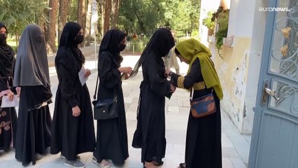 Талибы запретили женщинам ходить в университеты