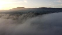 Serenler Tepesi Tabiat Parkı'nda sis altında gün doğumu