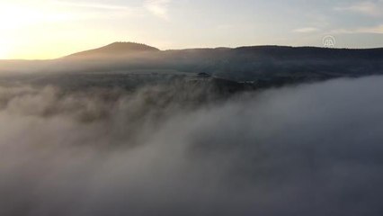 Serenler Tepesi Tabiat Parkı'nda sis altında gün doğumu