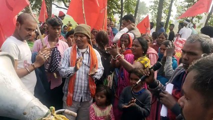 विद्युत आपूर्ति की मांग को लेकर ग्रामीणों ने सड़क को किया जाम