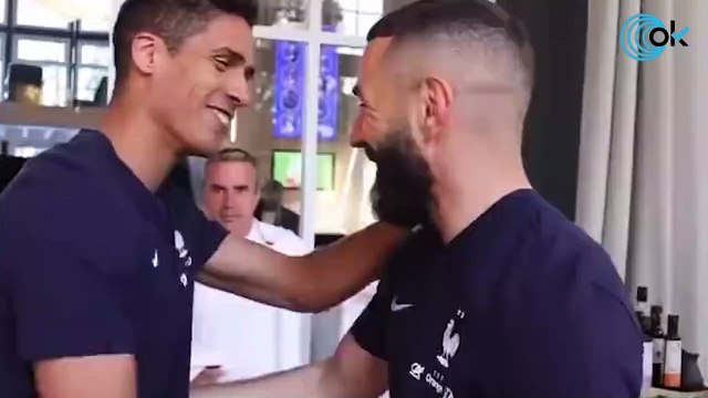 Las caras de Griezmann y Lloris cuando Benzema volvió con Francia