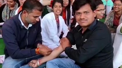 शाजापुर:कर्मचारियों ने खून से लिखे पत्र,मामाजी अब शर्म करो,अपने भांजे भांजियों पर रहम करो