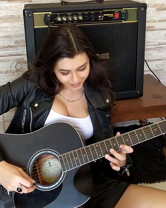 Queen - Bohemian Rhapsody (guitar solo)  LarissaLiveir Cover