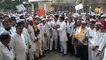 VIDEO: प्रतिष्ठान रखे बंद, रैली निकाल किया विरोध प्रदर्शन