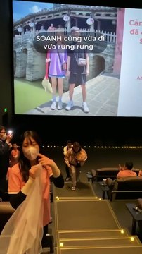 Chàng trai quỳ gối, cầu hôn bạn gái 4 năm trong rạp chiếu phim