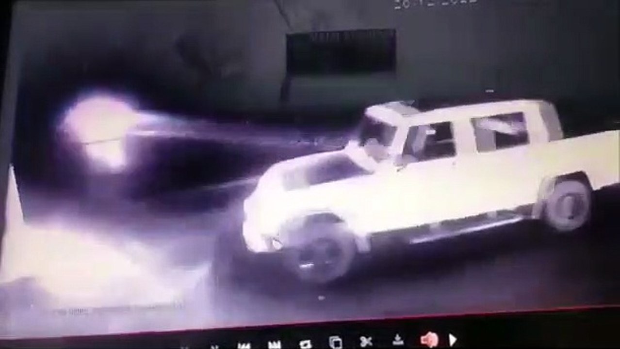फिल्मी स्टाइल में कैंपर से छह बार मारी एसयूवी को टक्कर, जमकर की मारपीट व तोडफ़ोड़