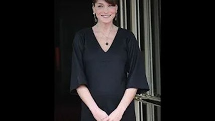 Carla Bruni, "pas une maman cool", s'est occupée de ses deux enfants "nuit et jour" : elle est mai