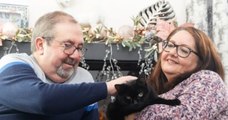 Angleterre : un couple affirme que le chat noir qu'il a sauvé lui a permis de gagner 1 million de livres à la loterie