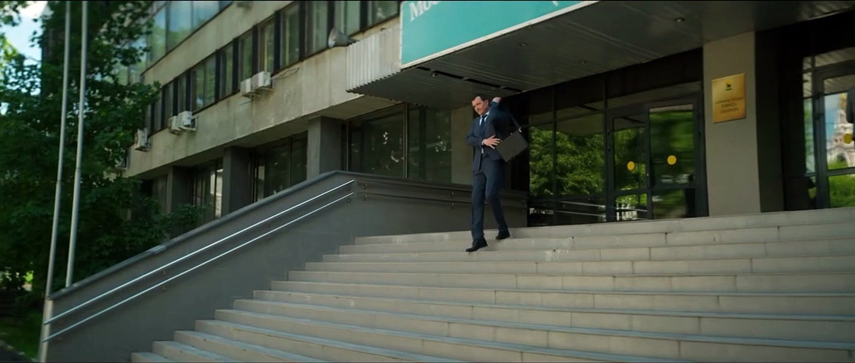 На солнце, вдоль рядов кукурузы Bande-annonce (RU)