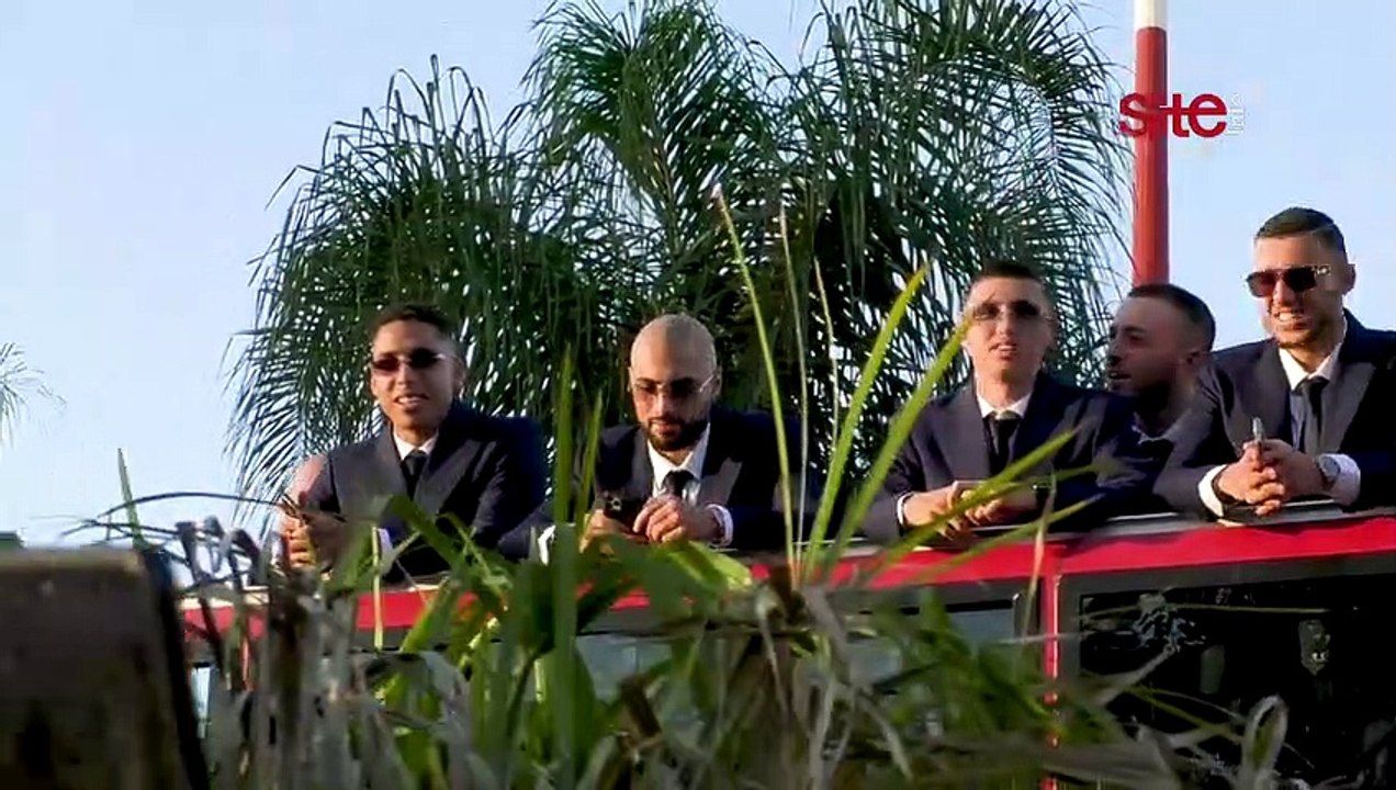 لاعبو المنتخب المغربي يصعدون الحافلة وسط هتافات _سير سير_