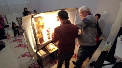 Van'da engelli çocuklar evlerinde Hacivat ve Karagöz gösterisiyle eğlendi