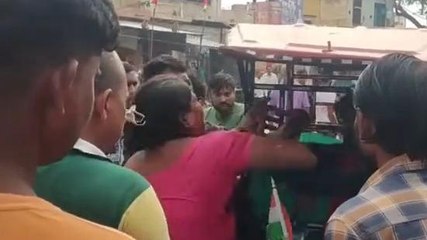 अलीगढ़: मारपीट का वीडियो सोशल मीडिया पर हुआ वायरल