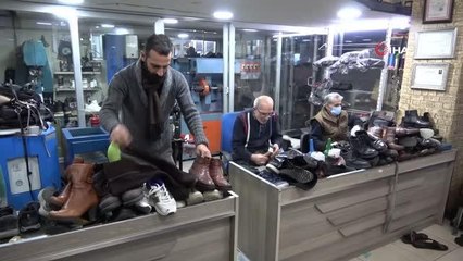 Kış aylarının gelmesi ayakkabı tamircilerinin yüzünü güldürdü